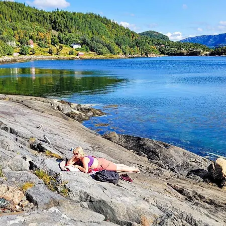 Holiday Home Naustbukta Holiday home *