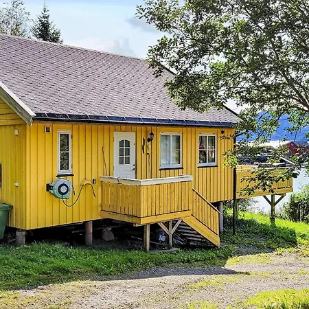 6 Person In Naustbukta-by Traum *