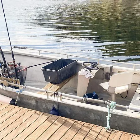 6 Person In Naustbukta-by Traum * Naustbukta