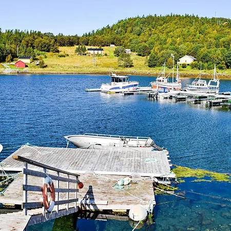 6 Person In Naustbukta-by Traum *