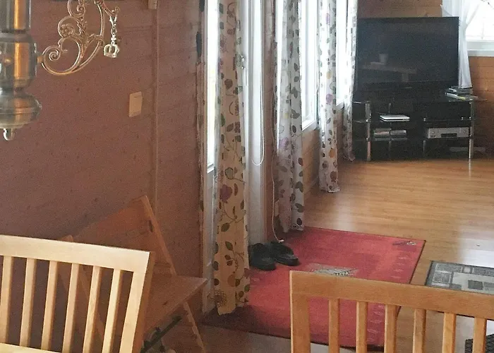 6 Person In Naustbukta-by Traum *