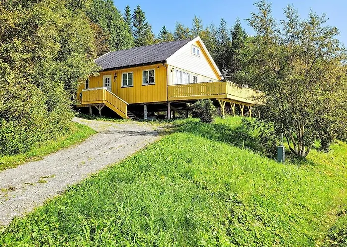 6 Person In Naustbukta-by Traum *